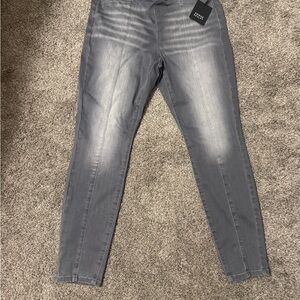 Vera Wang Gray Skinny Jeans with Distressed Details